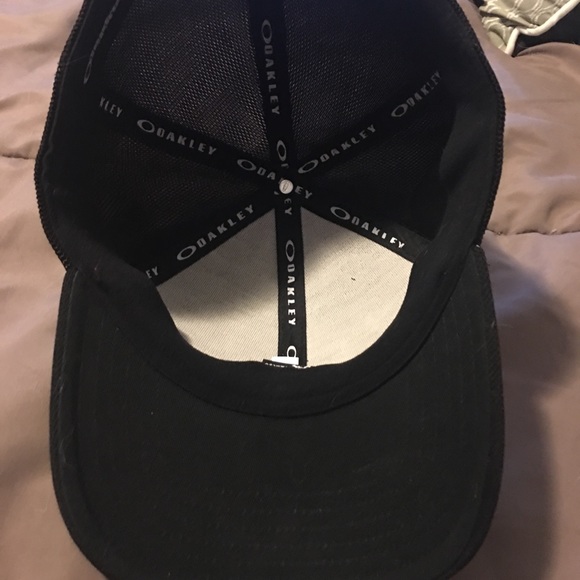 Oakley Hat - Picture 3 of 3